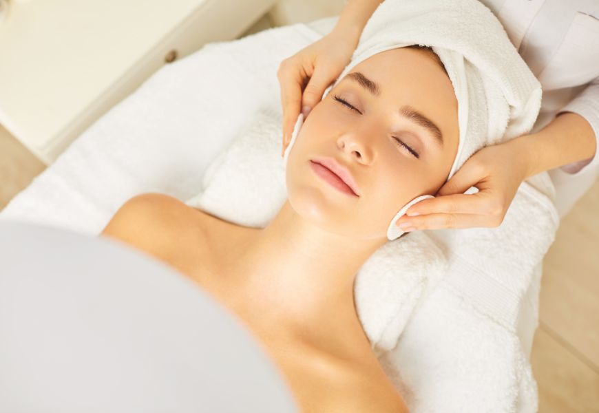 Get Radiant Skin with Geneo Facial in Navi Mumbai